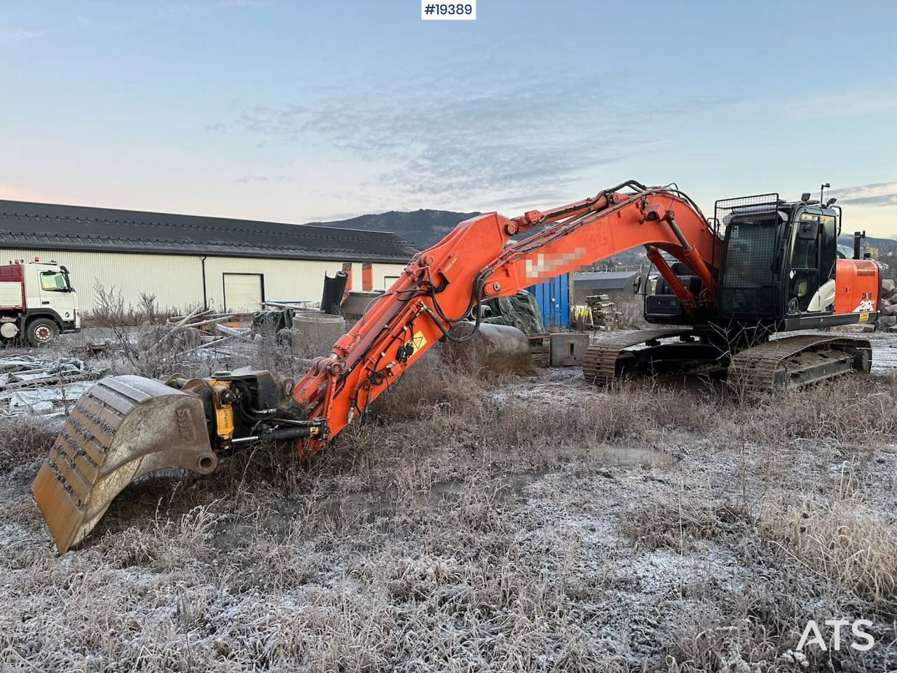 Hitachi ZX210LC-6 - Pelle: photos 1 Hitachi ZX210LC-6 - Pelle: photos 1