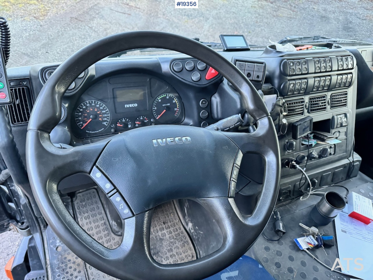 Camion ampliroll Iveco Trakker: photos 26