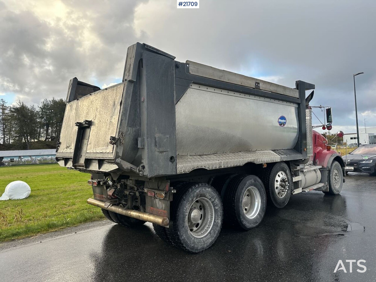 Camion benne Kenworth 2005 KENWORTH T800 tippbil 8x4 m/ Rhodes påbygg, kompressor, vibrator i kassen. Høy lasteevne! SE VIDEO.: photos 7 Camion benne Kenworth 2005 KENWORTH T800 tippbil 8x4 m/ Rhodes påbygg, kompressor, vibrator i kassen. Høy lasteevne! SE VIDEO.: photos 7