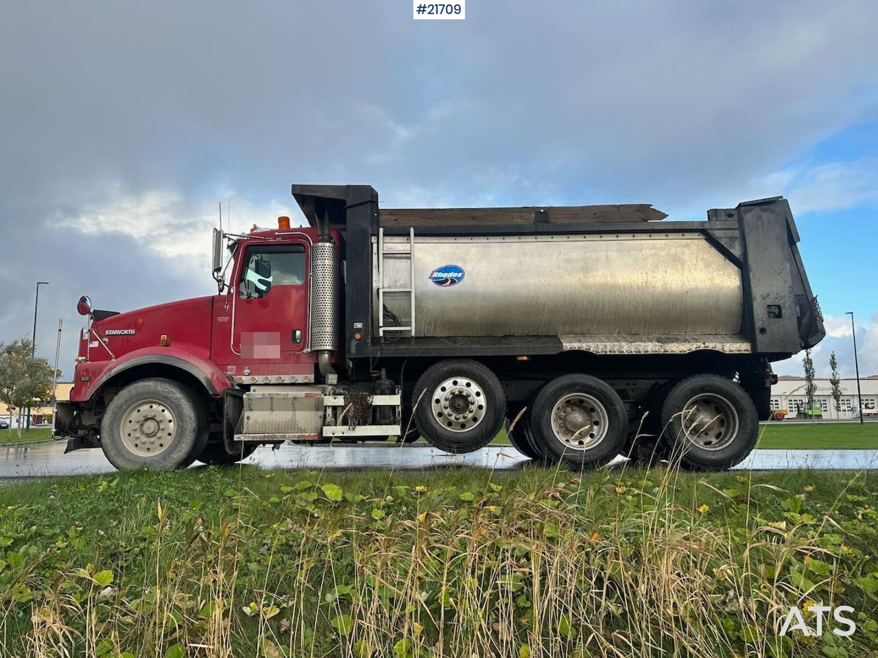 Camion benne Kenworth 2005 KENWORTH T800 tippbil 8x4 m/ Rhodes påbygg, kompressor, vibrator i kassen. Høy lasteevne! SE VIDEO.: photos 10 Camion benne Kenworth 2005 KENWORTH T800 tippbil 8x4 m/ Rhodes påbygg, kompressor, vibrator i kassen. Høy lasteevne! SE VIDEO.: photos 10