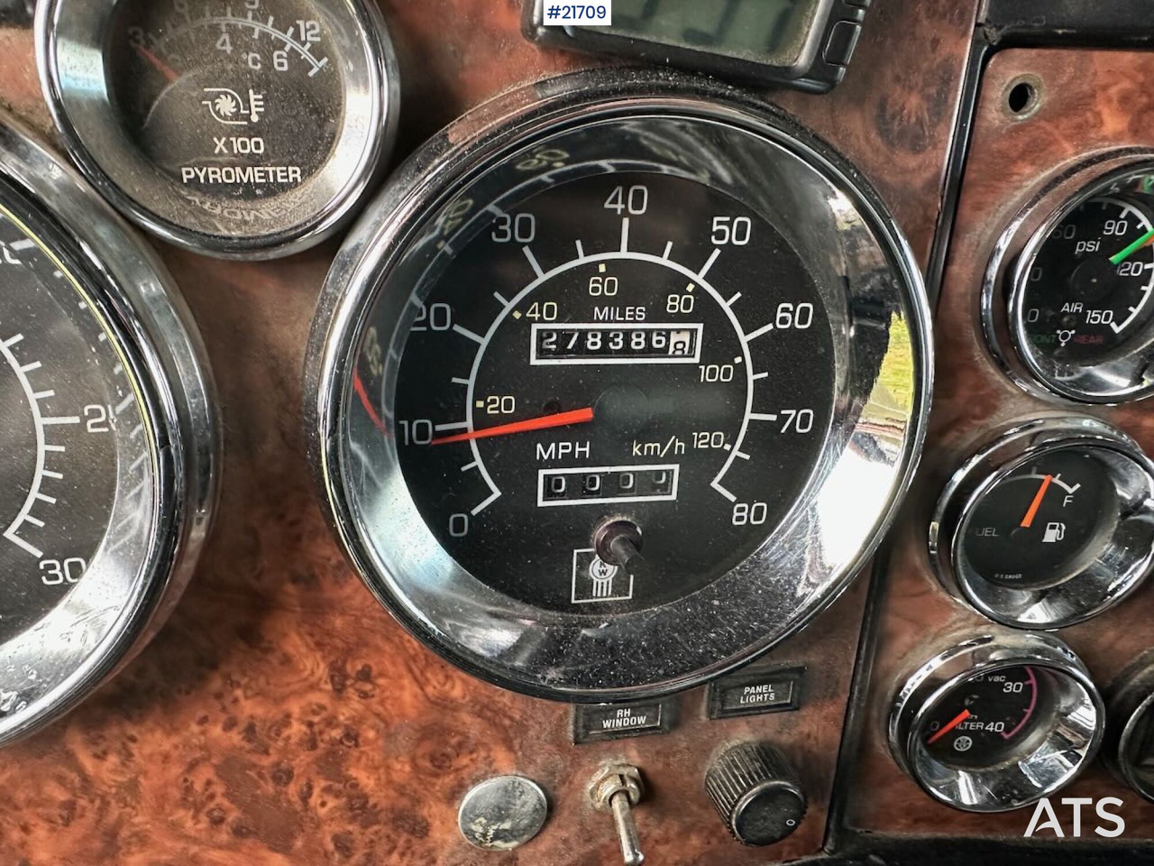 Camion benne Kenworth 2005 KENWORTH T800 tippbil 8x4 m/ Rhodes påbygg, kompressor, vibrator i kassen. Høy lasteevne! SE VIDEO.: photos 37 Camion benne Kenworth 2005 KENWORTH T800 tippbil 8x4 m/ Rhodes påbygg, kompressor, vibrator i kassen. Høy lasteevne! SE VIDEO.: photos 37