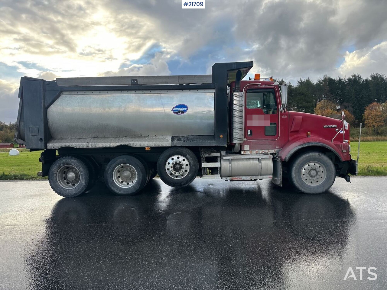 Camion benne Kenworth 2005 KENWORTH T800 tippbil 8x4 m/ Rhodes påbygg, kompressor, vibrator i kassen. Høy lasteevne! SE VIDEO.: photos 6 Camion benne Kenworth 2005 KENWORTH T800 tippbil 8x4 m/ Rhodes påbygg, kompressor, vibrator i kassen. Høy lasteevne! SE VIDEO.: photos 6