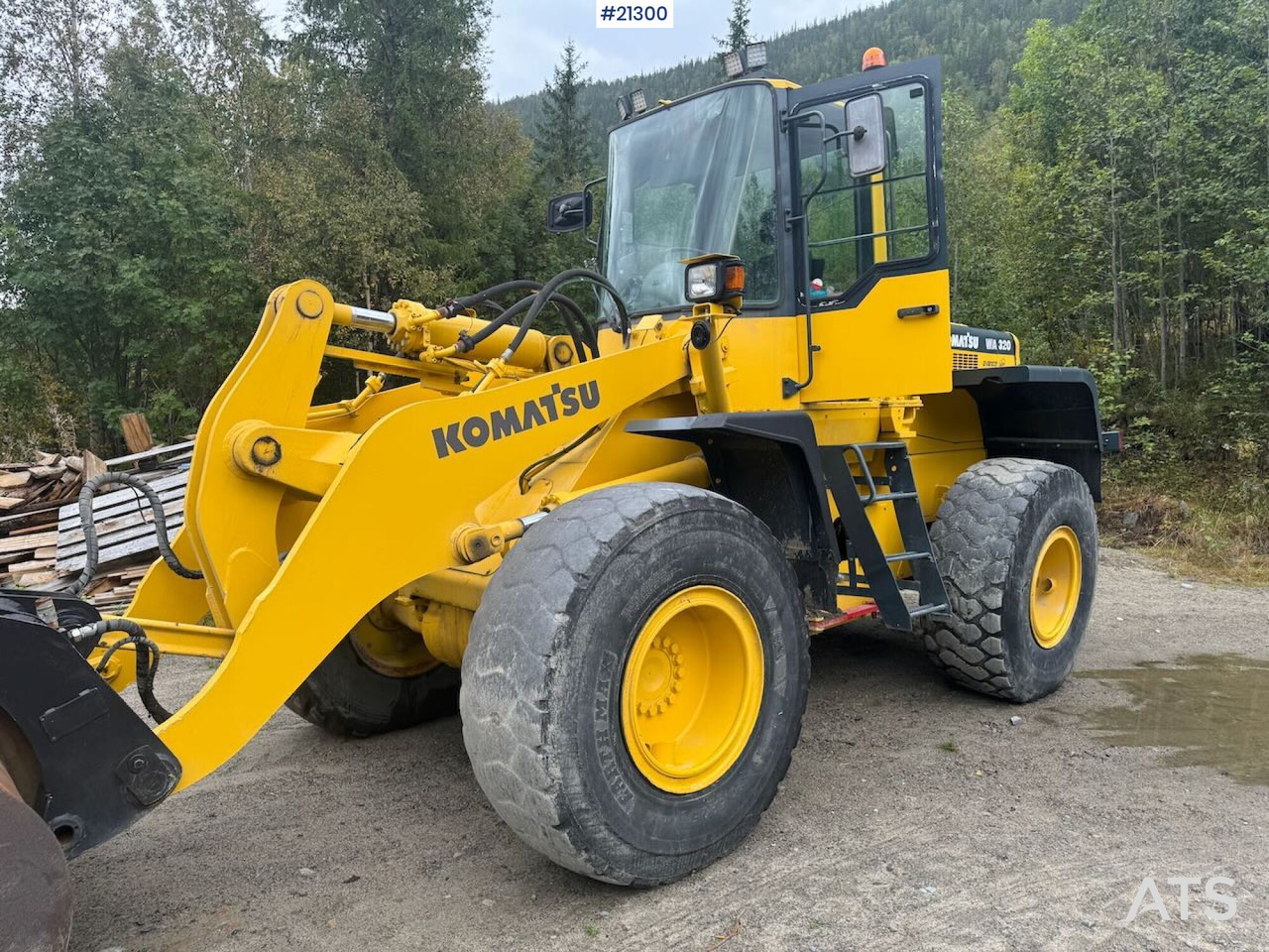 Komatsu WA320-3H - Chargeuse sur pneus: photos 2 Komatsu WA320-3H - Chargeuse sur pneus: photos 2