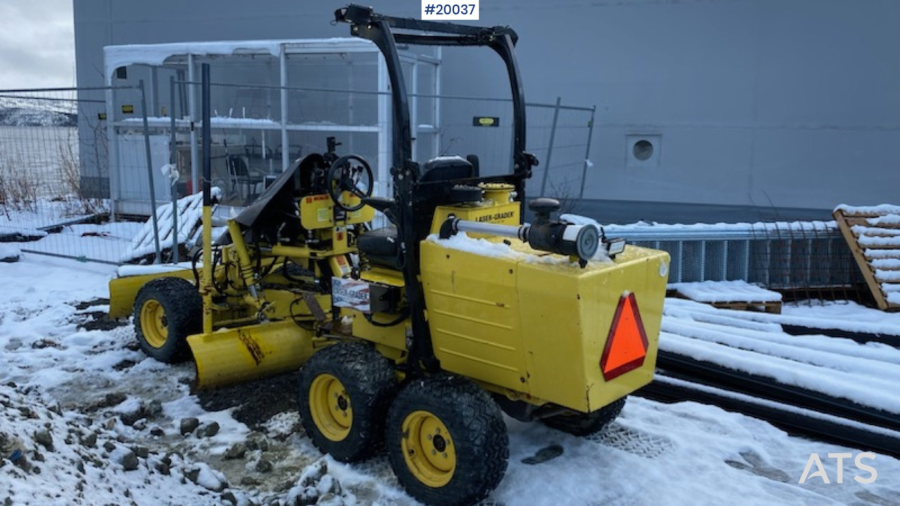 Laser Grader 106 - Niveleuse: photos 2 Laser Grader 106 - Niveleuse: photos 2