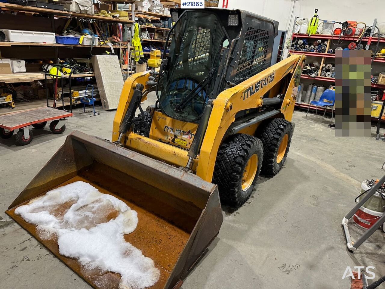 Mustang 220R kompaktlaster m/planeringskuffe og pallegafler - Mini chargeuse: photos 2 Mustang 220R kompaktlaster m/planeringskuffe og pallegafler - Mini chargeuse: photos 2