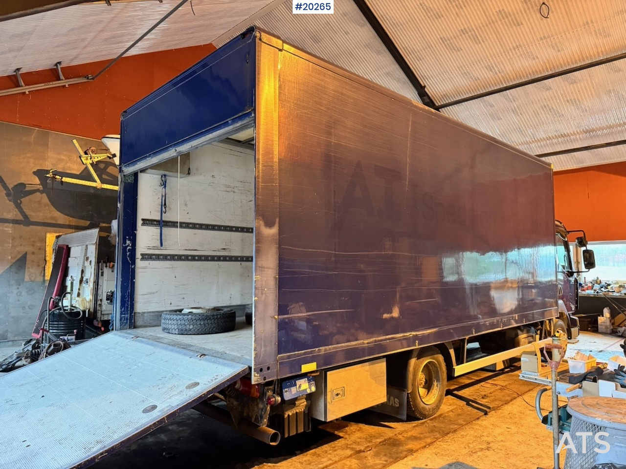 Renault midlum 220.08 - Camion fourgon: photos 3 Renault midlum 220.08 - Camion fourgon: photos 3