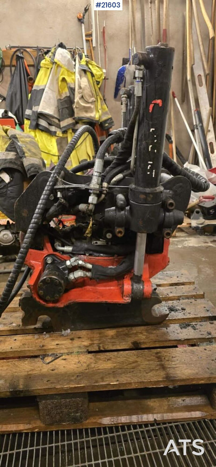 Rototilt R3 - Tiltrotator: photos 1 Rototilt R3 - Tiltrotator: photos 1