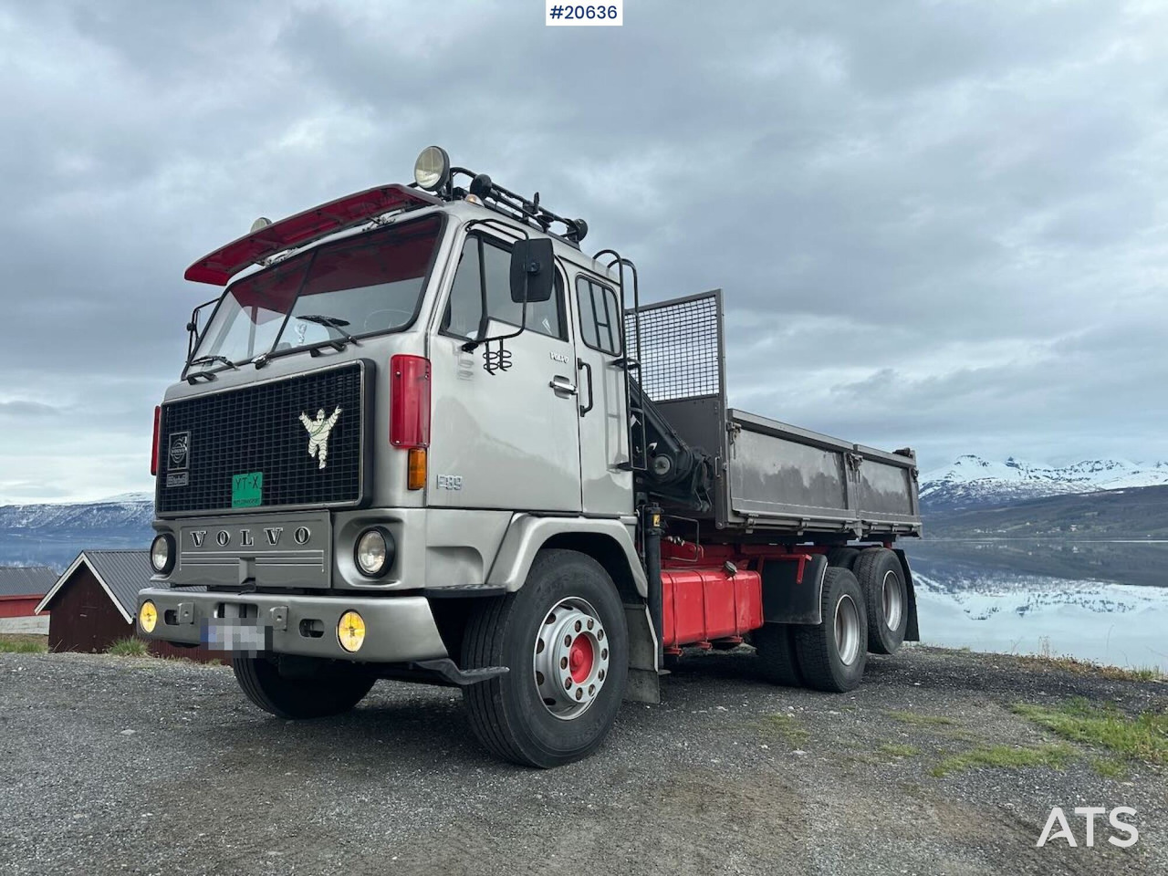 Volvo F89 46 - Camion plateau, Camion grue: photos 1 Volvo F89 46 - Camion plateau, Camion grue: photos 1