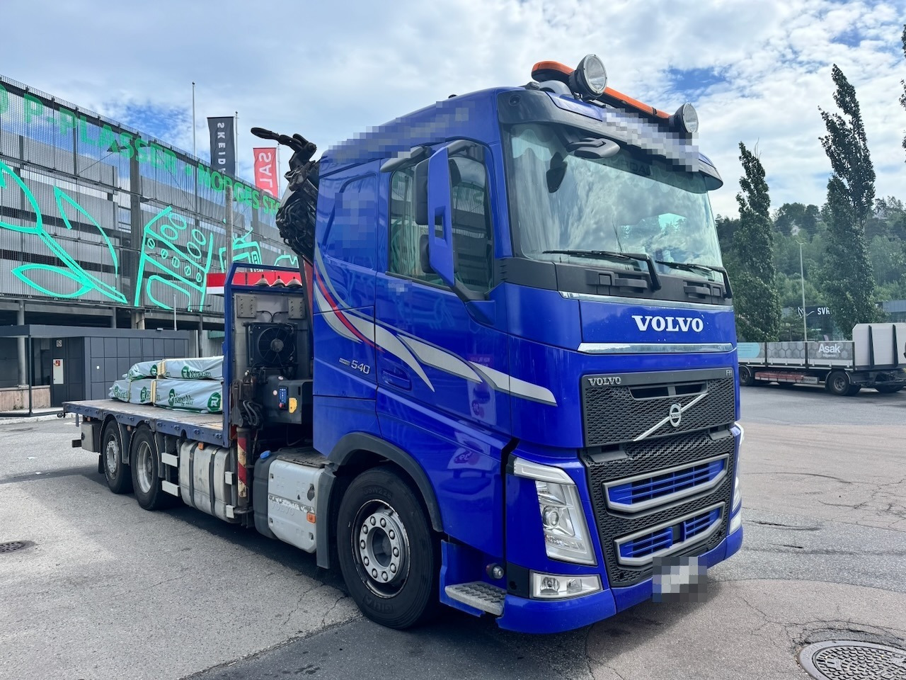 Volvo FH540 - Camion plateau, Camion grue: photos 1 Volvo FH540 - Camion plateau, Camion grue: photos 1