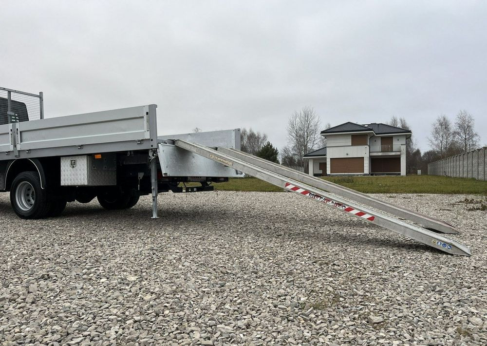 Iveco Daily 70C18 7-osobowy Doka_Brygadowy Skrzynia_5m + HAK 3.0/180KM - Camion plateau: photos 3 Iveco Daily 70C18 7-osobowy Doka_Brygadowy Skrzynia_5m + HAK 3.0/180KM - Camion plateau: photos 3