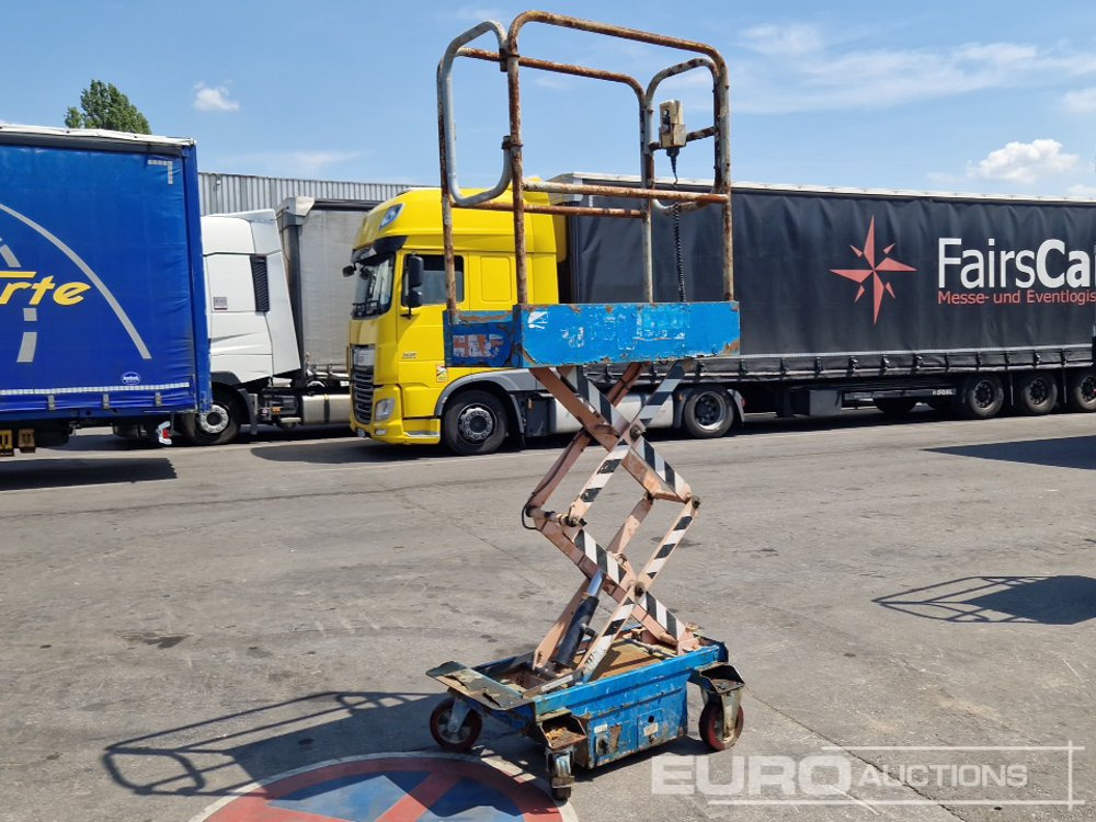 2010 Pop Up Mobile Scissor Lift - Nacelle: photos 3 2010 Pop Up Mobile Scissor Lift - Nacelle: photos 3