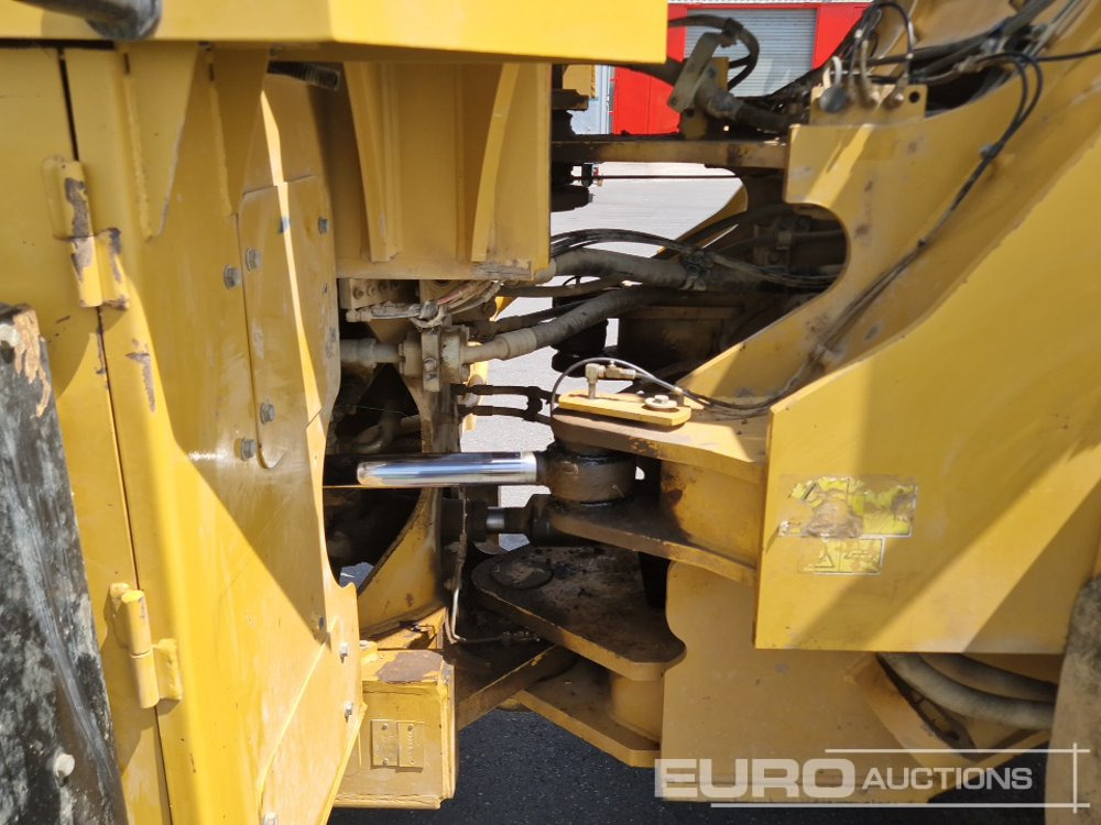 Chargeuse sur pneus 2014 CAT 972K: photos 17