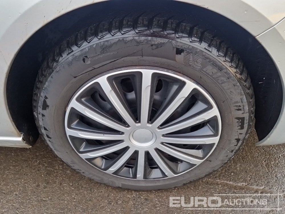 Voiture 2017 Peugeot 308 HB: photos 14 Voiture 2017 Peugeot 308 HB: photos 14