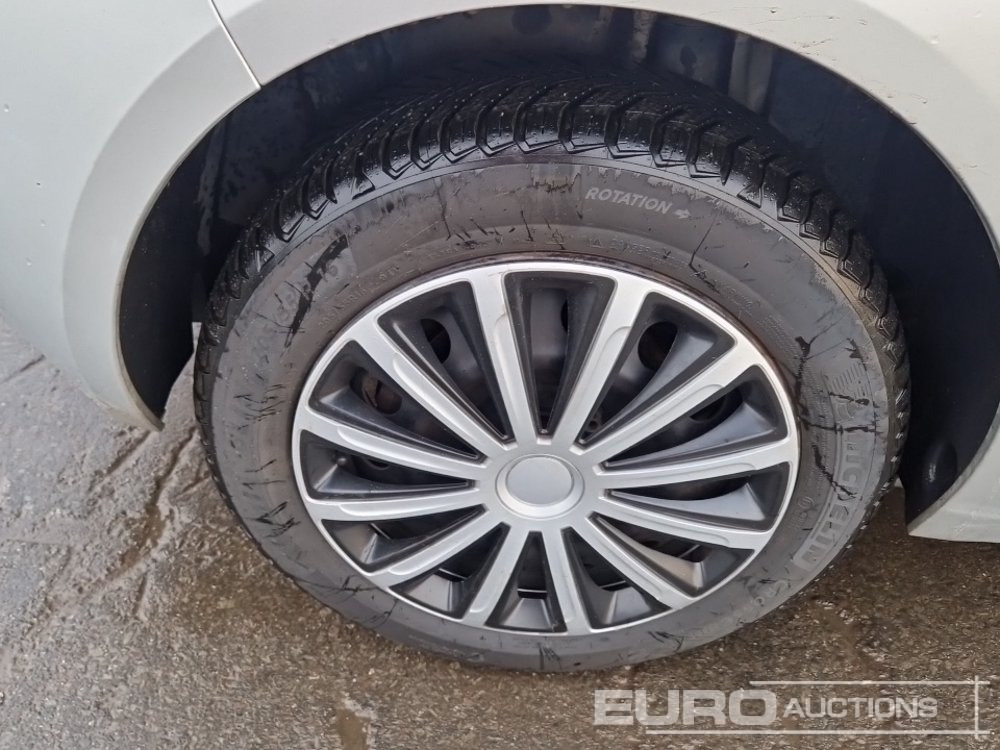 Voiture 2017 Peugeot 308 HB: photos 17 Voiture 2017 Peugeot 308 HB: photos 17