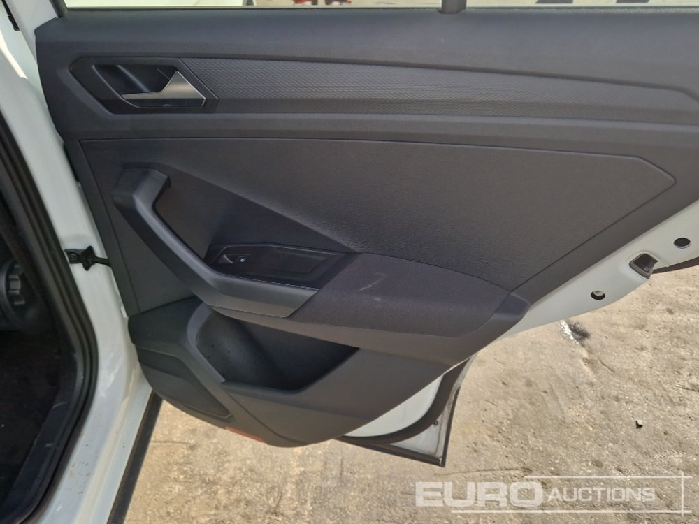 SUV 2024 Volkswagen T-Roc: photos 19 SUV 2024 Volkswagen T-Roc: photos 19