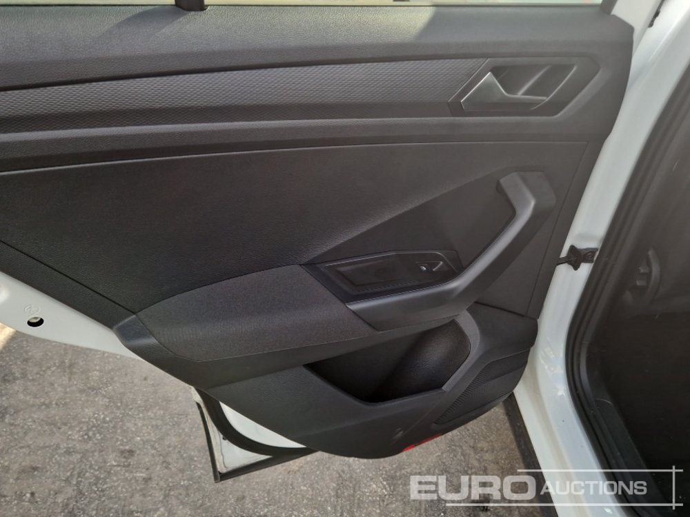 SUV 2024 Volkswagen T-Roc: photos 20 SUV 2024 Volkswagen T-Roc: photos 20