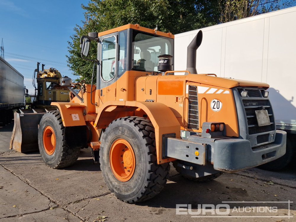Doosan DL200 - Chargeuse sur pneus: photos 3 Doosan DL200 - Chargeuse sur pneus: photos 3