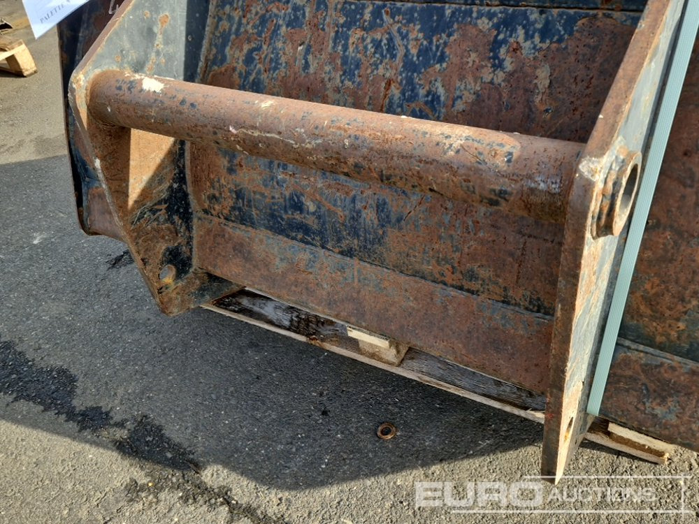 Godet Front Loading Bucket to suit Manitou: photos 6