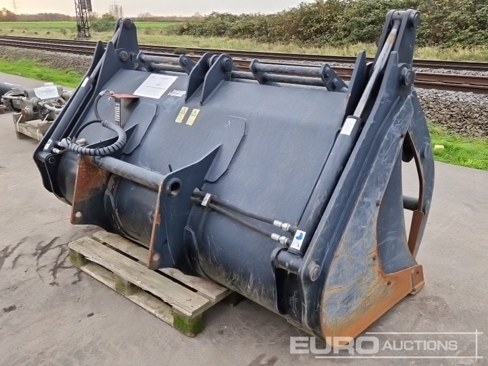 Grapple Bucket to suit Manitou MLT960/961, MHT790 - Godet: photos 3 Grapple Bucket to suit Manitou MLT960/961, MHT790 - Godet: photos 3