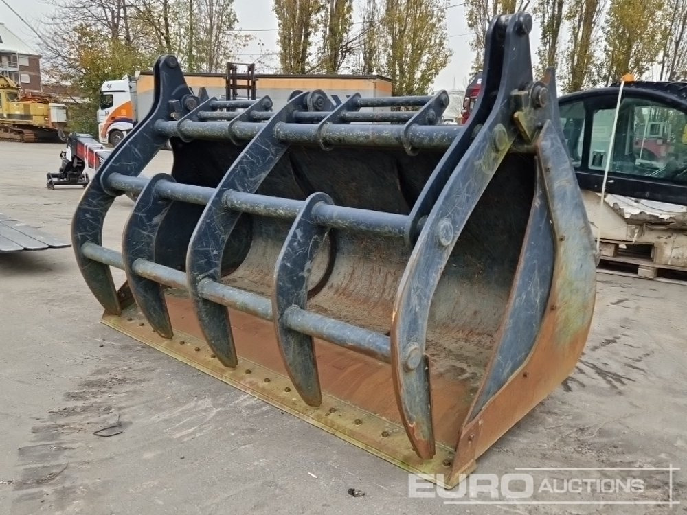 Grapple Bucket to suit Manitou MLT960/961, MHT790 - Godet: photos 1 Grapple Bucket to suit Manitou MLT960/961, MHT790 - Godet: photos 1