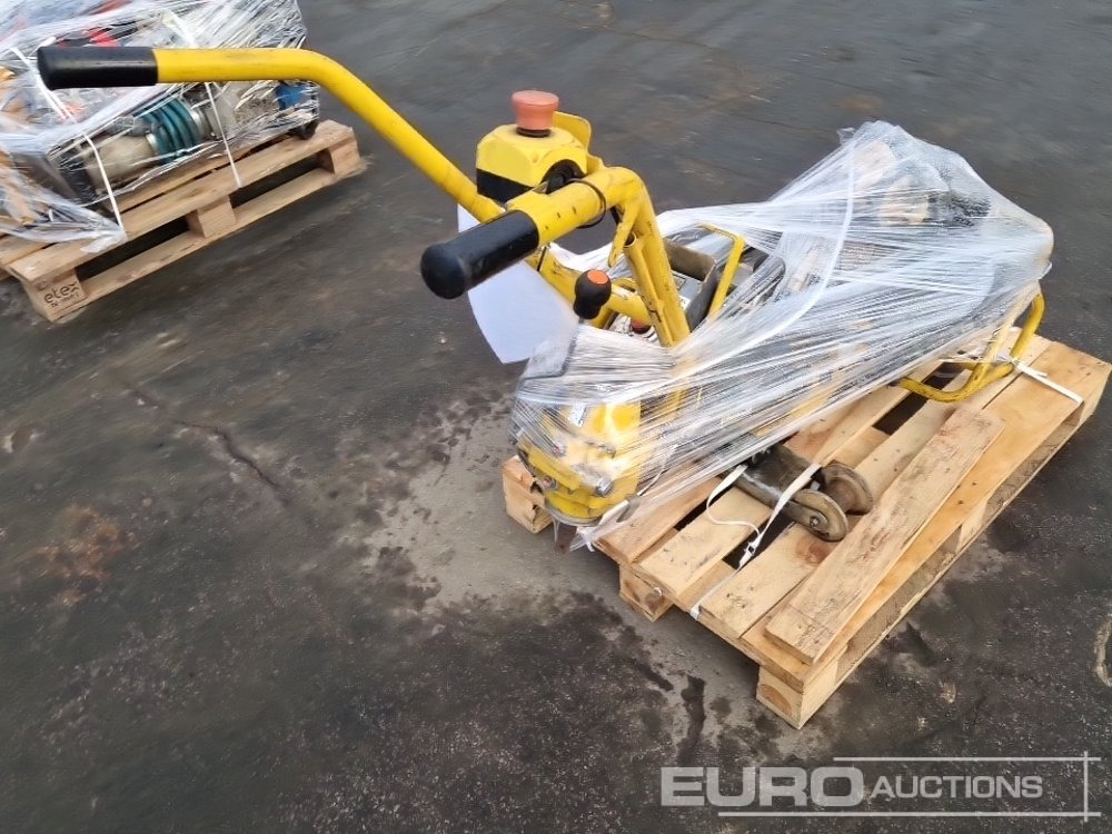 ROWRENCH P4 RKS Unirversal Petrol Powered Wrench + AX25 Concrete Poker - Matériel de béton: photos 3 ROWRENCH P4 RKS Unirversal Petrol Powered Wrench + AX25 Concrete Poker - Matériel de béton: photos 3