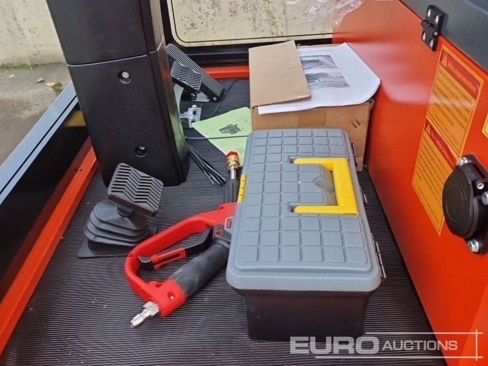 Balayeuse de voirie Unused 2025 Zvox 2000G: photos 21