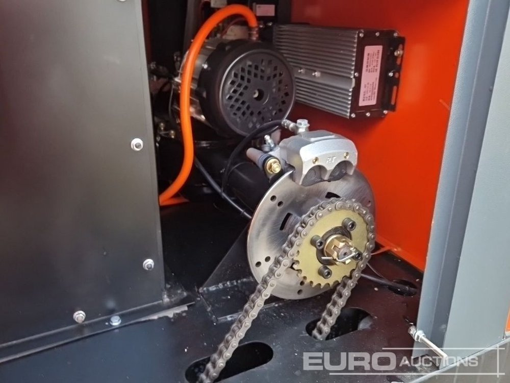 Balayeuse de voirie Unused 2025 Zvox 2000G: photos 15