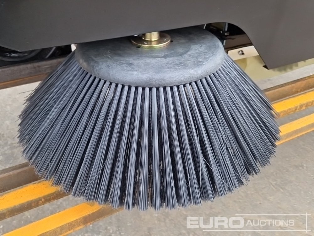 Balayeuse de voirie Unused 2025 Zvox 2000G: photos 11