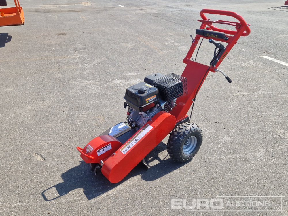 Unused Walk Behind Stump Grinder - Dessoucheuse: photos 1 Unused Walk Behind Stump Grinder - Dessoucheuse: photos 1