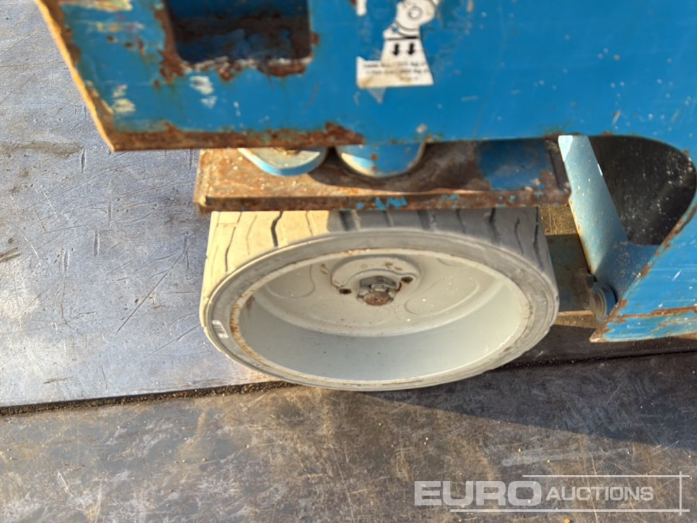 Nacelle 2011 Genie GS2032: photos 11 Nacelle 2011 Genie GS2032: photos 11