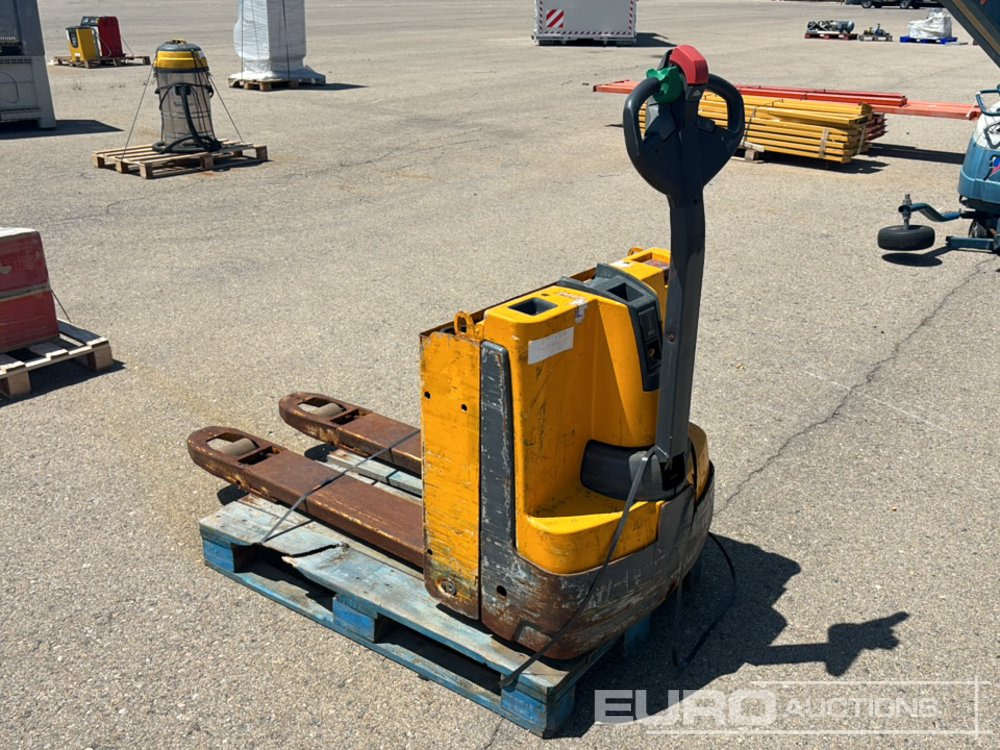 Jungheinrich Electric Pallet Truck - Transpalette: photos 3 Jungheinrich Electric Pallet Truck - Transpalette: photos 3