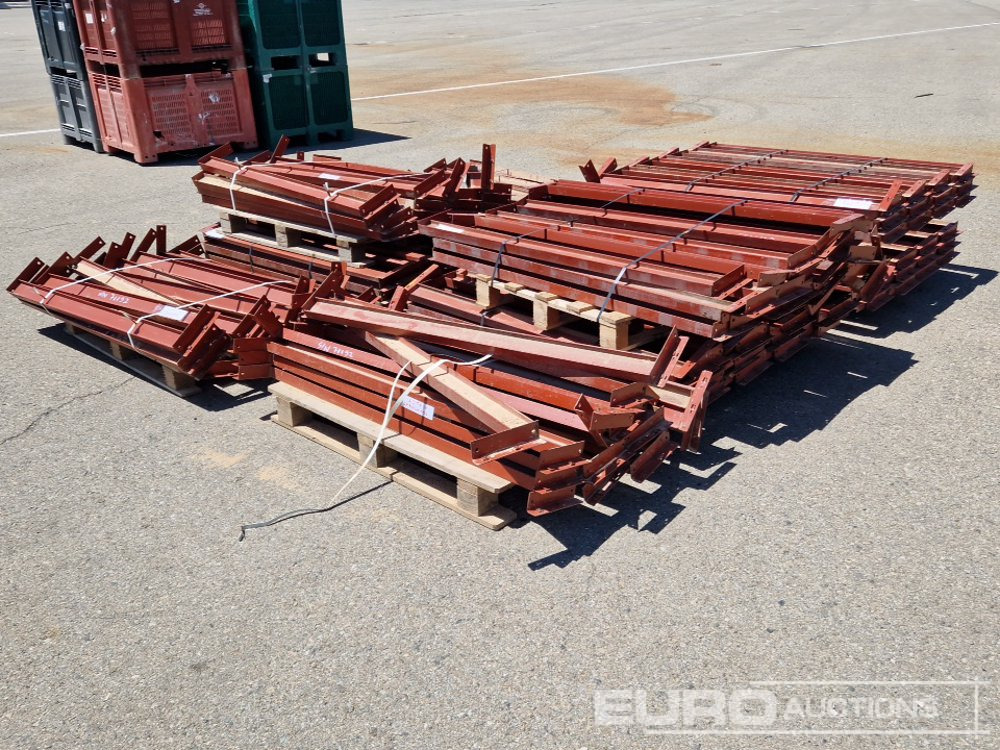 Pallet of Metallic Racking Posts (6 of) - Matériel de chantier: photos 3 Pallet of Metallic Racking Posts (6 of) - Matériel de chantier: photos 3