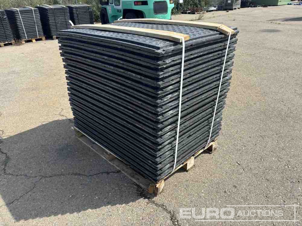 Matériel de chantier Pallet of Plastic Connectable Road Plates, 1200x800x28mm, 22kg per Plate (35 of): photos 6