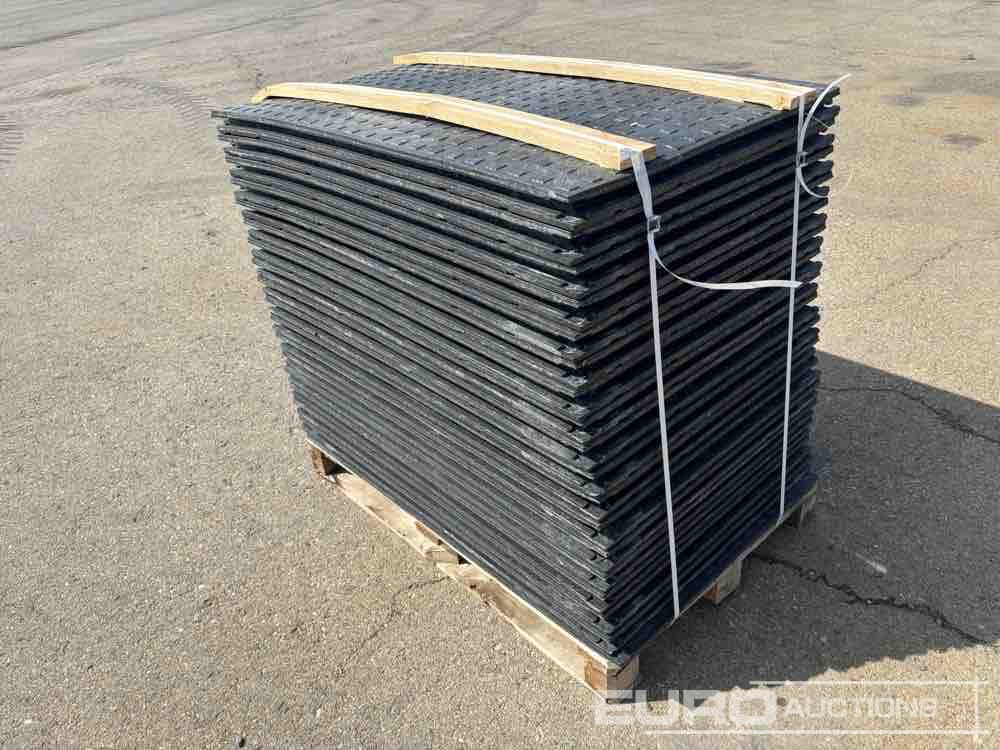 Matériel de chantier Pallet of Plastic Connectable Road Plates, 1200x800x28mm, 22kg per Plate (35 of) Moved to OCT 25: photos 9 Matériel de chantier Pallet of Plastic Connectable Road Plates, 1200x800x28mm, 22kg per Plate (35 of) Moved to OCT 25: photos 9