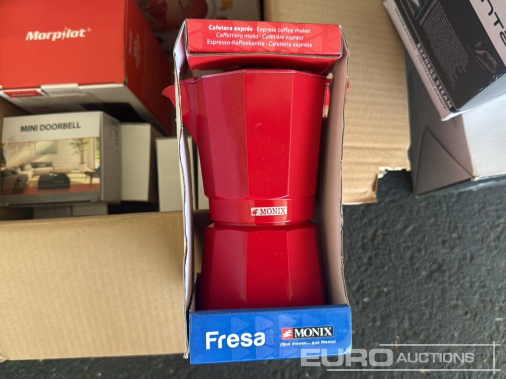 Matériel de chantier Pallet of Toaster (2 of), Steam Iron, Aluminium Express Coffee Maker, Milk Frother, Mini Doorbell , Hand Blender: photos 8