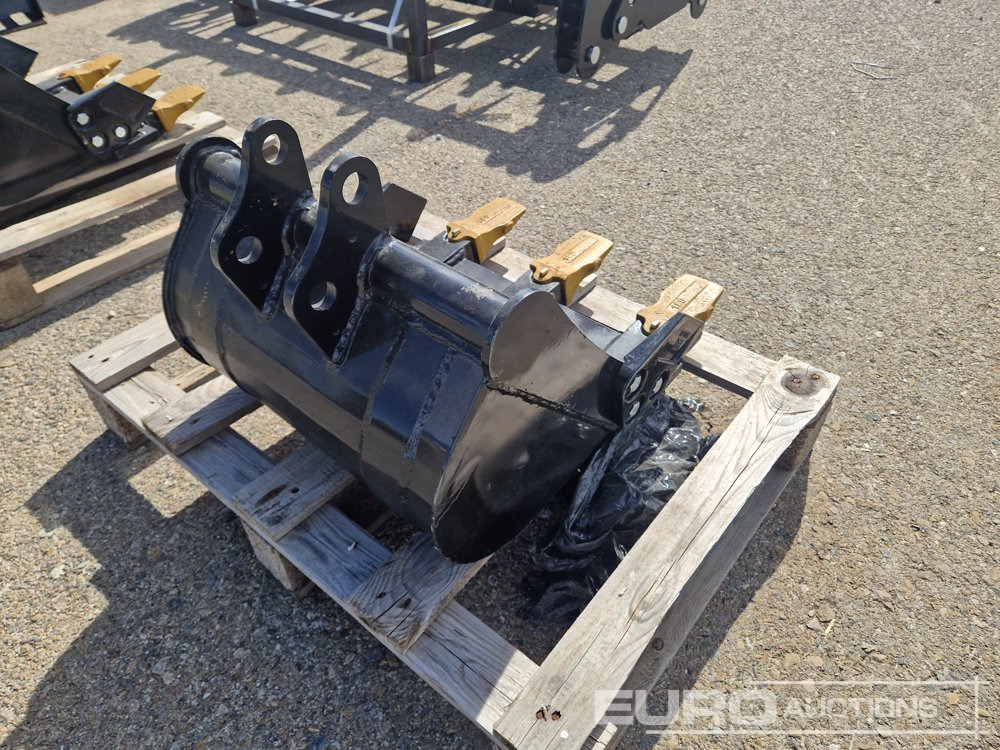 Unused 2025 Captok 17" Digging Bucket to suit Excavator / Cazo para Mini Cargadora - Godet: photos 4 Unused 2025 Captok 17" Digging Bucket to suit Excavator / Cazo para Mini Cargadora - Godet: photos 4