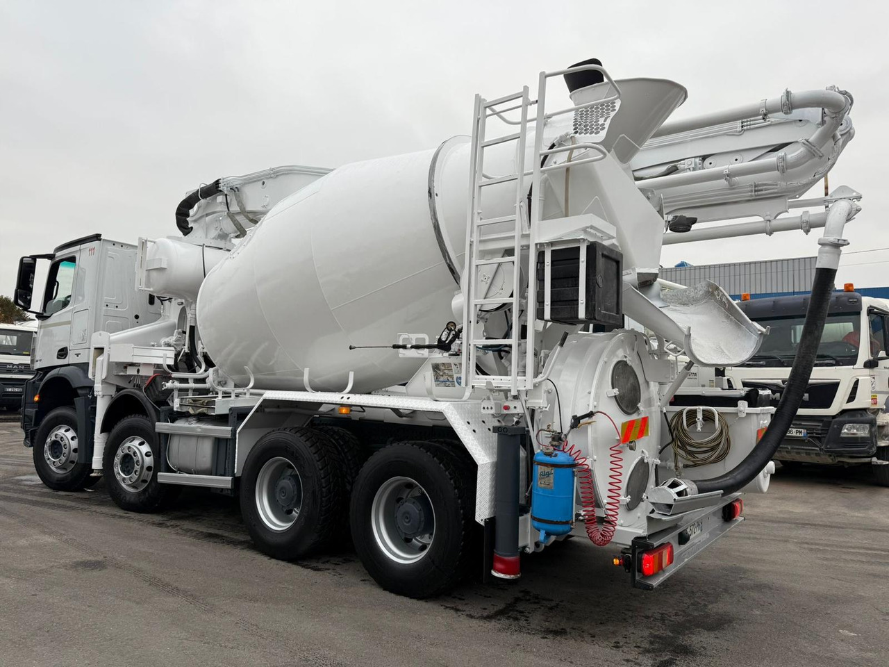 Camion mixo-pompe Arocs 3240 EE-572-PH - Camion pompe: photos 4 Camion mixo-pompe Arocs 3240 EE-572-PH - Camion pompe: photos 4