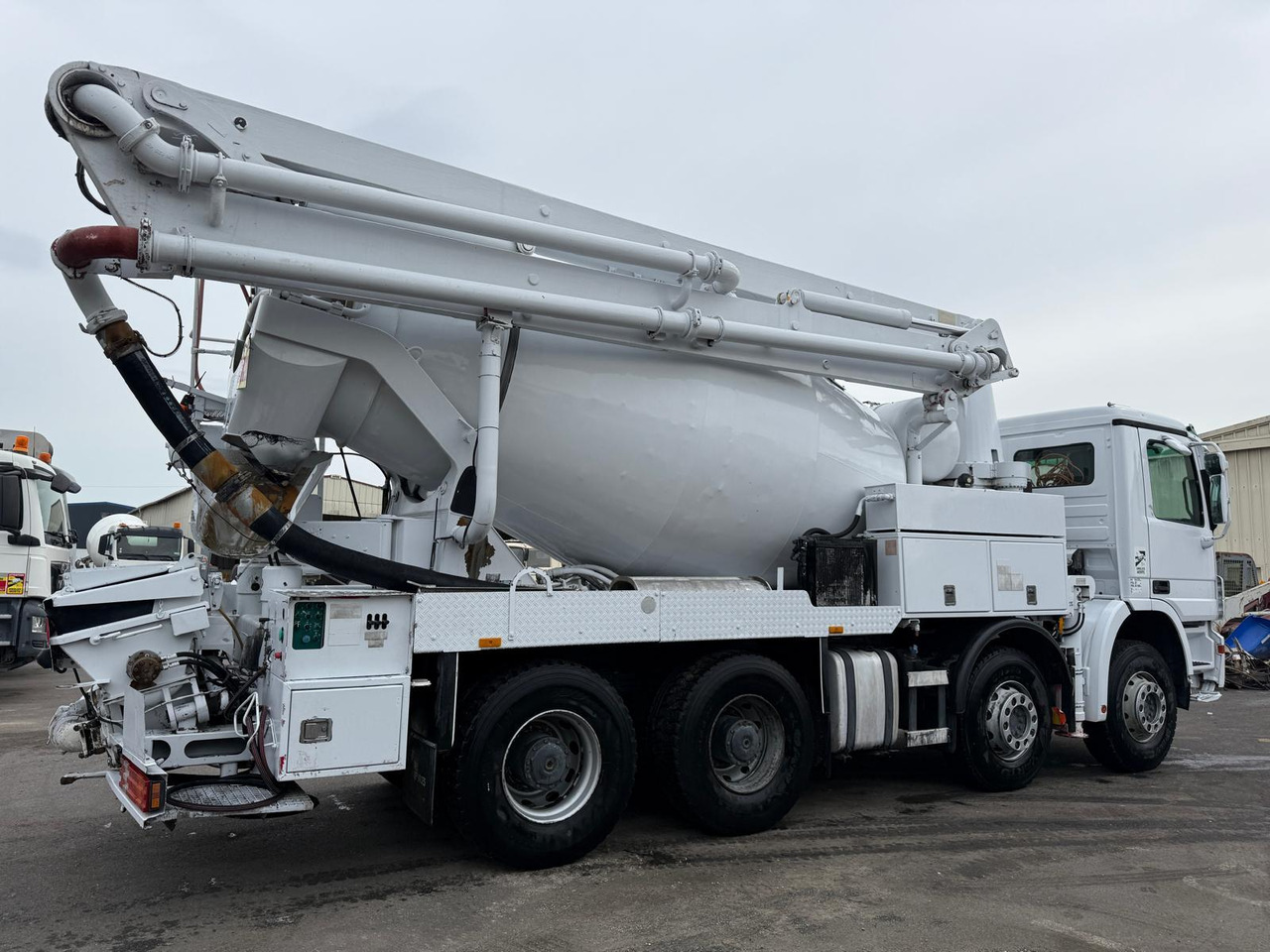 Camion mixo-pompe Mercedes Actros DS-840-FF - Camion malaxeur pompe: photos 4 Camion mixo-pompe Mercedes Actros DS-840-FF - Camion malaxeur pompe: photos 4