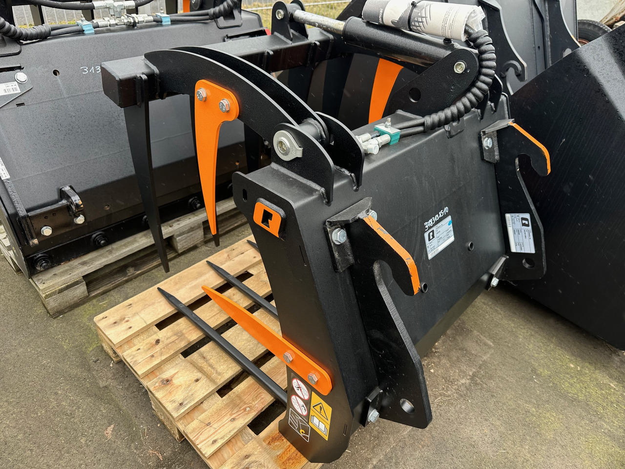 Alö Silograb S 90 BOH M 16 S - Chargeur frontal pour tracteur: photos 1 Alö Silograb S 90 BOH M 16 S - Chargeur frontal pour tracteur: photos 1