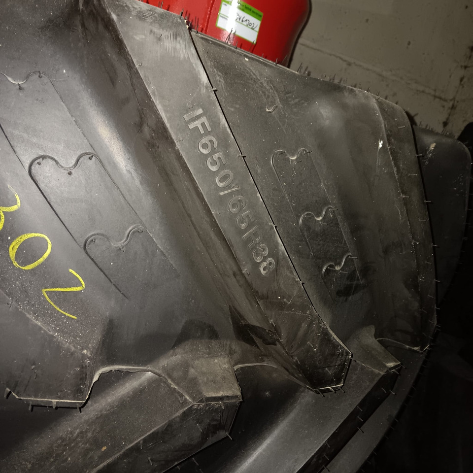 BKT IF650/65R38 IF750/75R46 - Pneus et jantes: photos 3 BKT IF650/65R38 IF750/75R46 - Pneus et jantes: photos 3