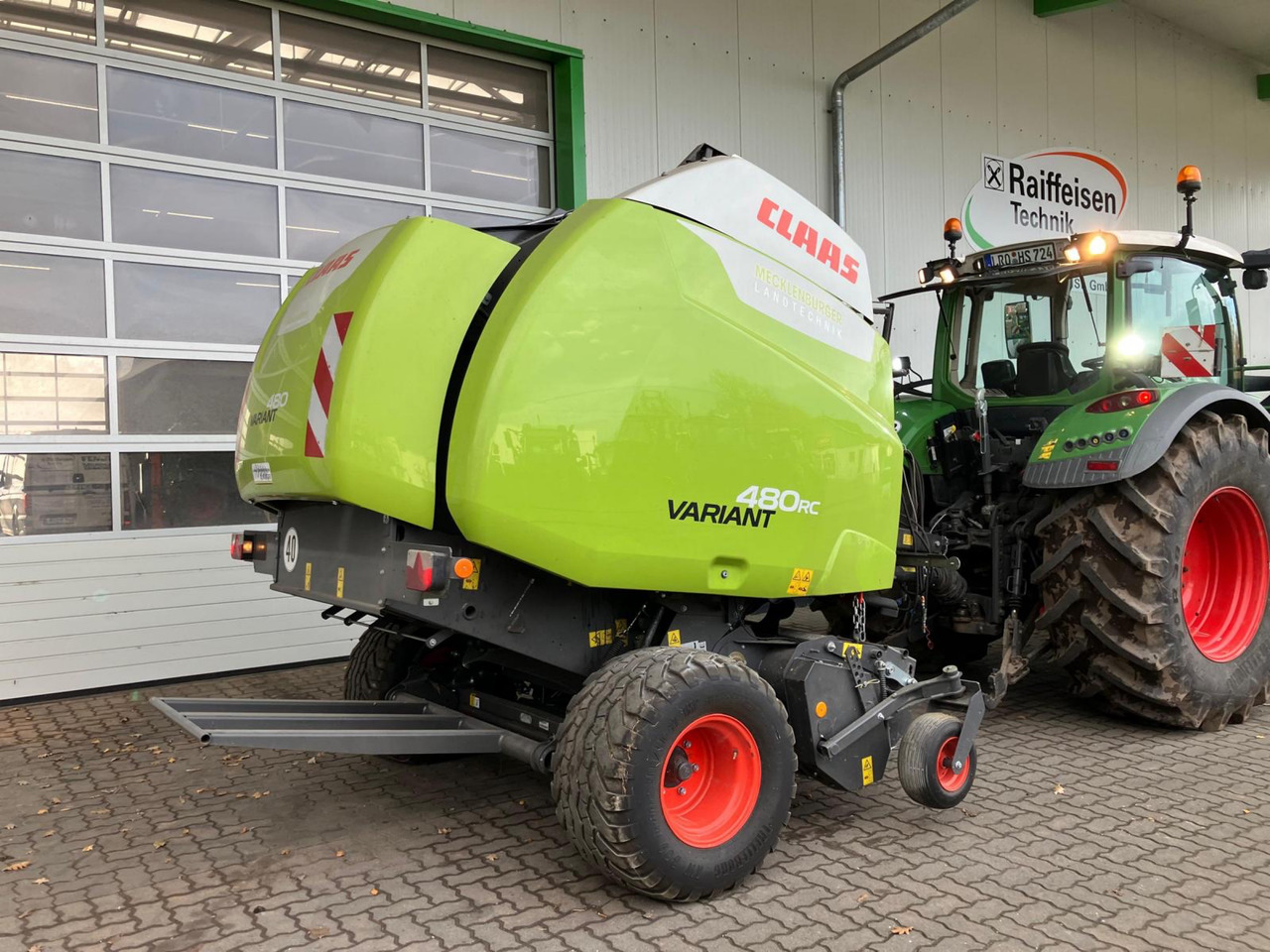Claas Variant 480 RC - Matériel de fenaison: photos 1 Claas Variant 480 RC - Matériel de fenaison: photos 1