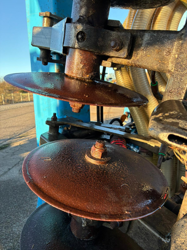 Duport Alltrac 8044 - Distributeur d'engrais: photos 3 Duport Alltrac 8044 - Distributeur d'engrais: photos 3