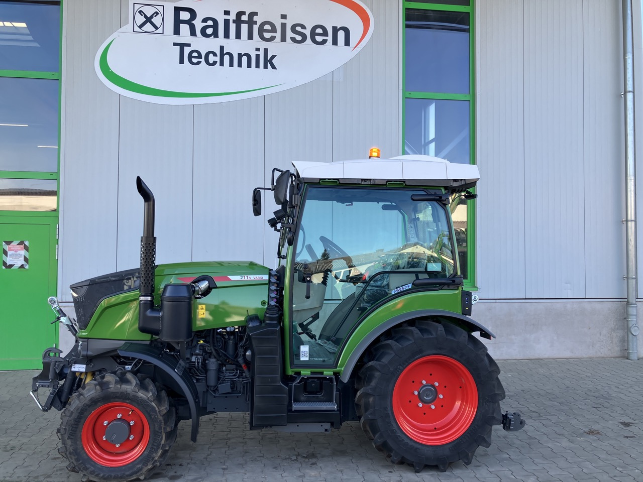 Fendt 211V Vario Gen3 Profi Setting - Tracteur agricole: photos 1 Fendt 211V Vario Gen3 Profi Setting - Tracteur agricole: photos 1