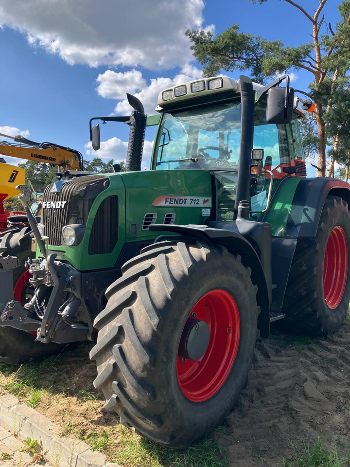 Fendt 712 Vario - Tracteur agricole: photos 1 Fendt 712 Vario - Tracteur agricole: photos 1