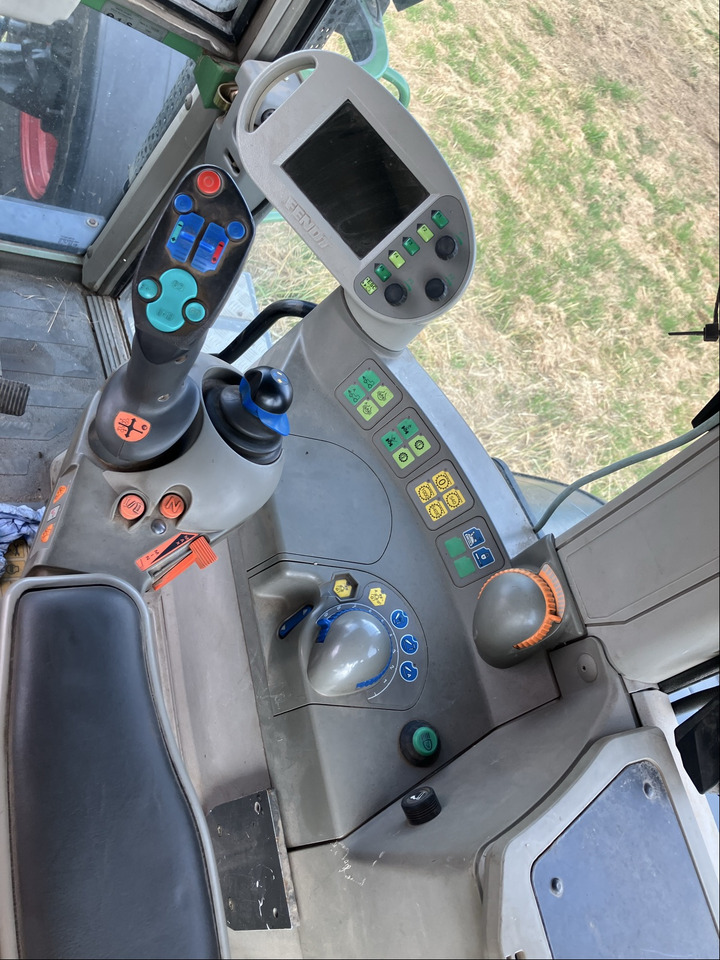 Tracteur agricole Fendt 718 Com3 Vario TMS: photos 13