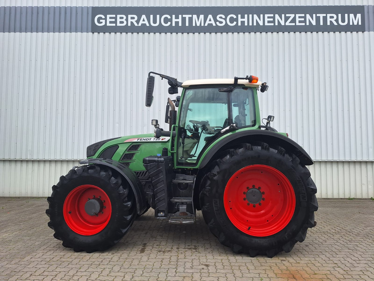 Fendt 720 Vario SCR Profi - Tracteur agricole: photos 1 Fendt 720 Vario SCR Profi - Tracteur agricole: photos 1