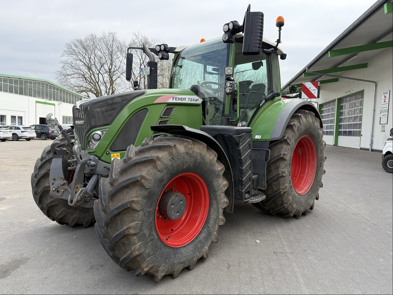 Fendt 724 Vario S4 - Tracteur agricole: photos 1 Fendt 724 Vario S4 - Tracteur agricole: photos 1