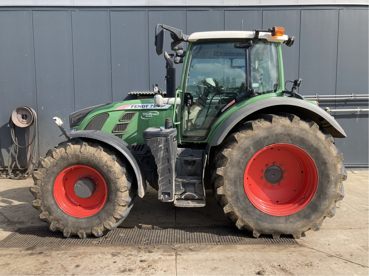 Fendt 724 Vario SCR - Tracteur agricole: photos 1 Fendt 724 Vario SCR - Tracteur agricole: photos 1