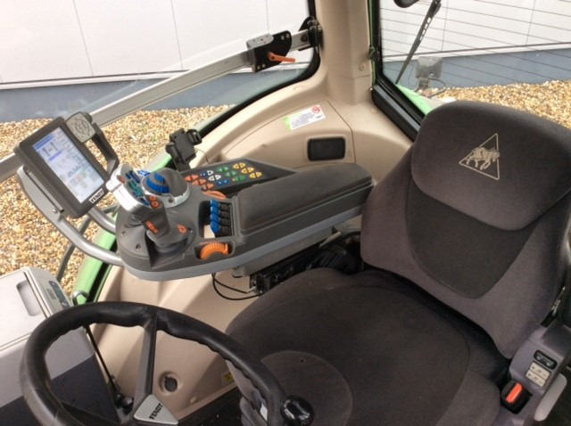 Fendt 824 Vario S4 Profi - Tracteur agricole: photos 3 Fendt 824 Vario S4 Profi - Tracteur agricole: photos 3