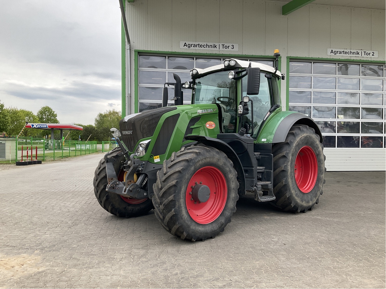 Fendt 826 Vario S4 - Tracteur agricole: photos 1 Fendt 826 Vario S4 - Tracteur agricole: photos 1